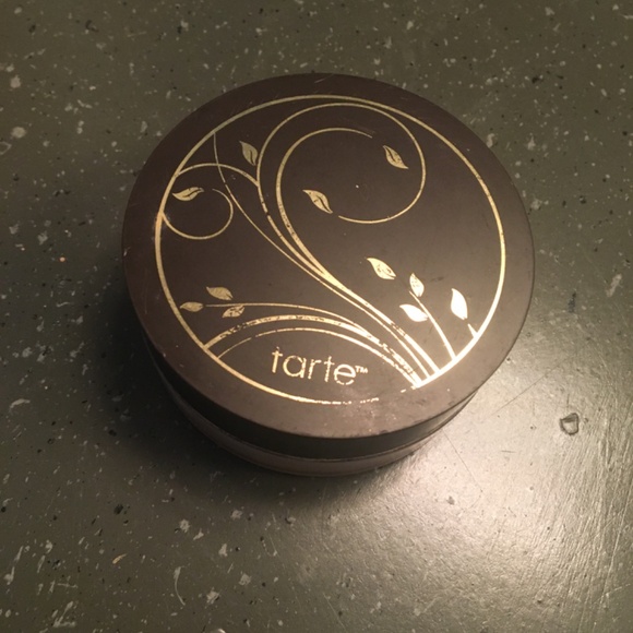 Tarte Amazonian Clay Powder Foundation in Light Beige - Picture 7 of 8